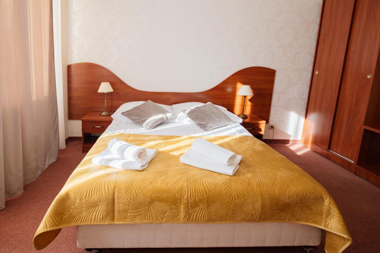 Hotel Grand Felix Krasków Εξωτερικό φωτογραφία