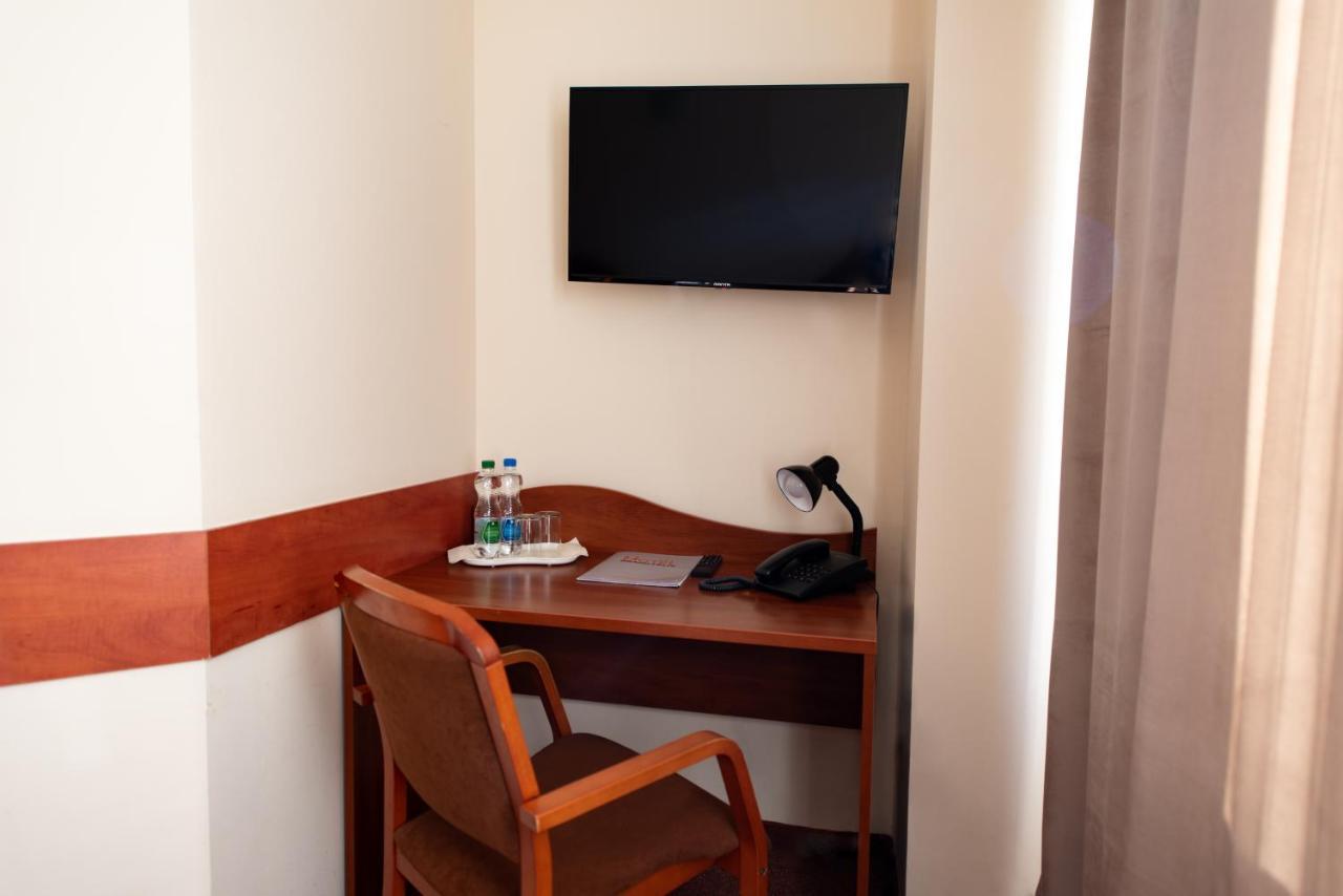 Hotel Grand Felix Krasków Εξωτερικό φωτογραφία