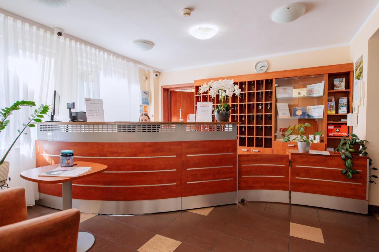Hotel Grand Felix Krasków Εξωτερικό φωτογραφία