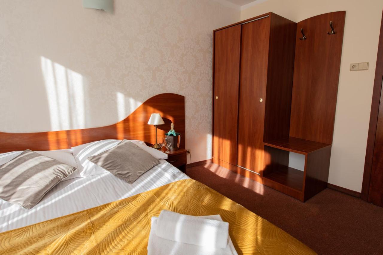 Hotel Grand Felix Krasków Εξωτερικό φωτογραφία