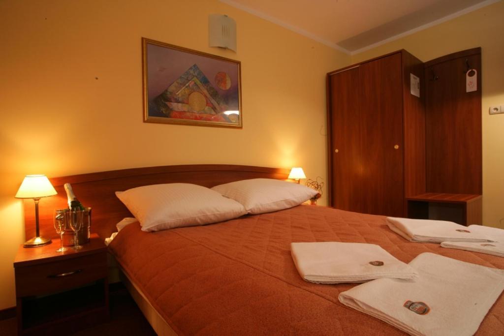 Hotel Grand Felix Krasków Εξωτερικό φωτογραφία